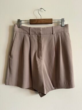 Aritzia Babaton Pleated Shorts 5” Taupe size 4